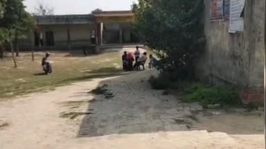 पटियाली: गंजडुंडवारा क्षेत्र के अनमोल इंटर कॉलेज में हाइस्कूल के छात्र को फीस जमा होने के बावजूद नहीं दिया प्रवेश पत्र