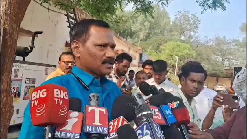 ఘన్​పూర్ ములుగు: గణపురం మండలం కరకపల్లి గ్రామ రైతు ఫిర్యాదుతో రైడ్ నిర్వహించడం జరిగింది : ACB DSP సాంబయ్య