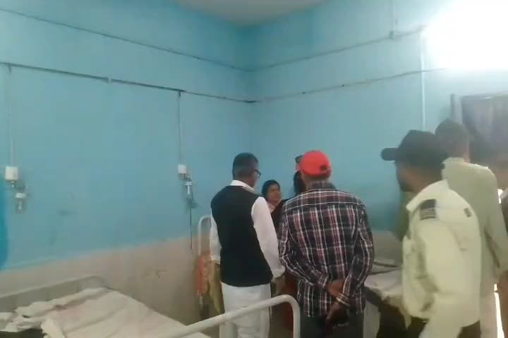 बेलदौर: बेलदौर-पचौत मार्ग पर स्कूटी बिगड़ने से शिक्षिका घायल, पीएचसी में इलाज जारी