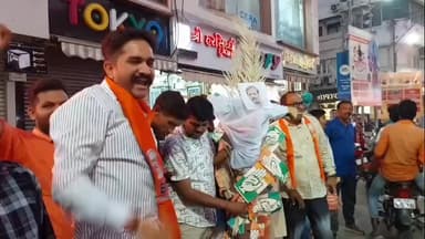 નાંદોદ: ભાજપ યુવા મોરચા દ્વારા રાહુલ ગાંધીનો રાજપીપળા ટાવર ખાતે પુતળું દહન કર્યું છે.