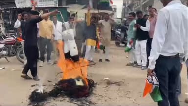 बरेली: विधानसभा बयान पर कांग्रेस भड़की, बरेली में कैलाश विजयवर्गीय का पुतला दहन