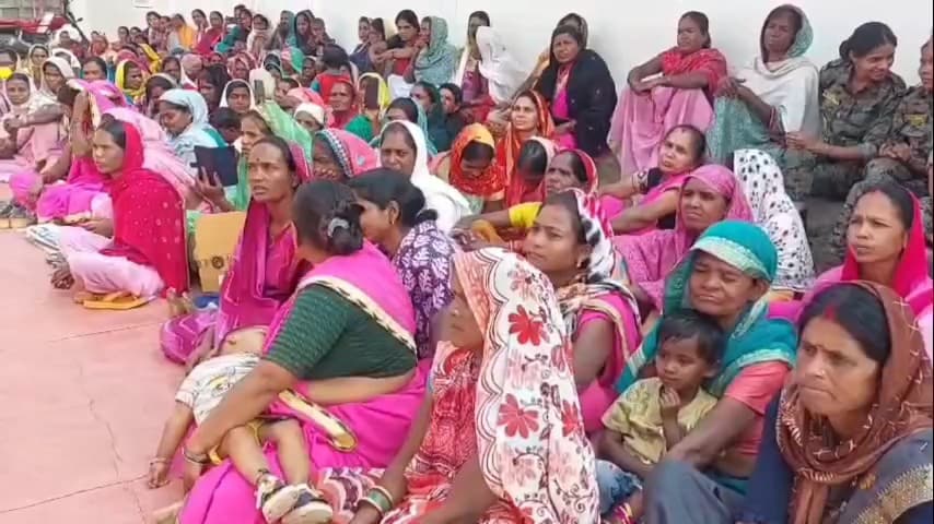 परसवाड़ा: ग्राम खर्रा में 'युद्ध, नशे के विरुद्ध' के तहत महिलाओं ने शुरू किया नशा मुक्ति जन आंदोलन