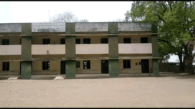 यावल: यावल शहर डॉ. झाकीर हुसेन उर्दू हायस्कूल परीक्षा केंद्रावर कॉपी पुरवताना तिघांना पकडले, यावल पोलिसात गुन्हा दाखल