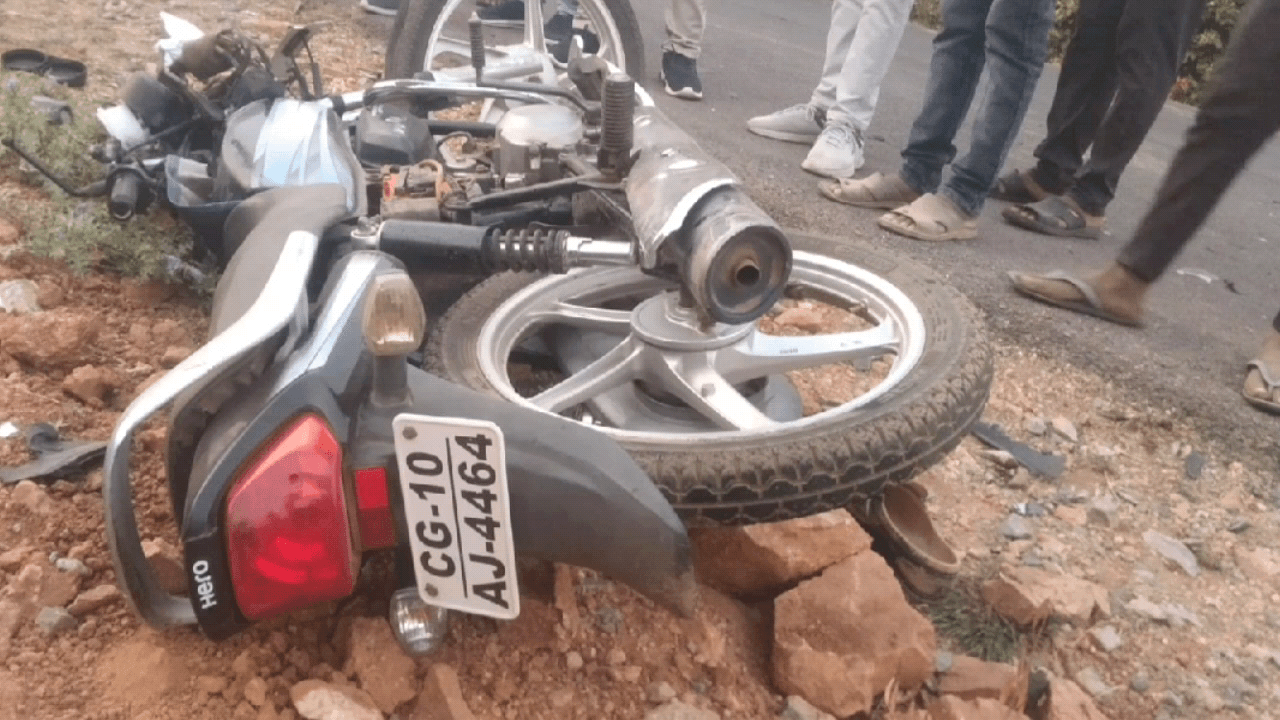 कोटा: रतनपुर कोटा मार्ग पर जूना शहर के पास भीषण सड़क हादसे में 2 की मौके पर मौत, 1 गंभीर रूप से घायल
