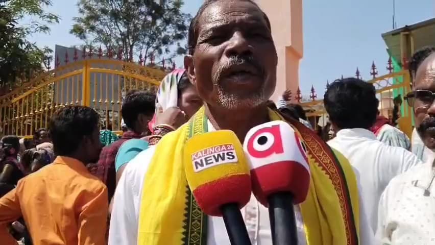 ପଟ୍ଟାଙ୍ଗୀ: ବାଲଡା ନାଗେଶ୍ଵରୀ ପାହାଡ଼ ଖଣିଖନନ ଗ୍ରାମସଭାରେ ଦସ୍ତଖତ ଜାଲିଆତି ଅଭିଯୋଗ ନେଇ ବିଡ଼ିଓଙ୍କୁ ଦାବିପତ୍ର ଦେଲେ ପ୍ରଭାବିତ ଗ୍ରାମବାସୀ