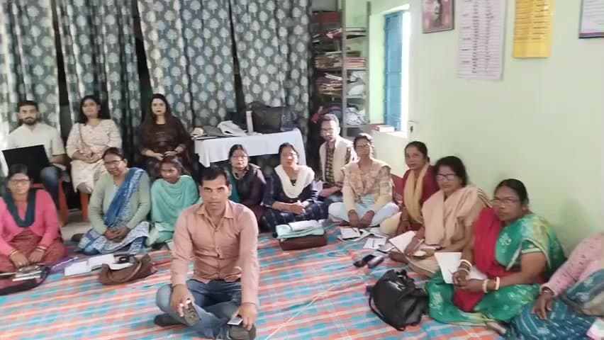 डोभी: पीपरघट्टी के पास बांगवाडीह में हमारी दृष्टि फेडरेशन के तहत दो दिवसीय आवासीय कार्यशाला संपन्न