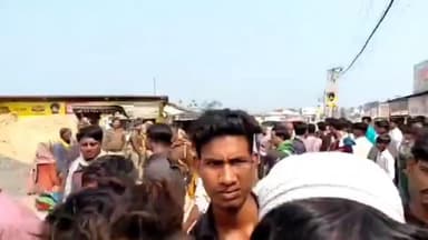परबत्ता: मड़ैया आलमबाजार चौक पर ग्रामीणों का प्रदर्शन, भागलपुर जाने वाली आधा दर्जन बसें रोकीं