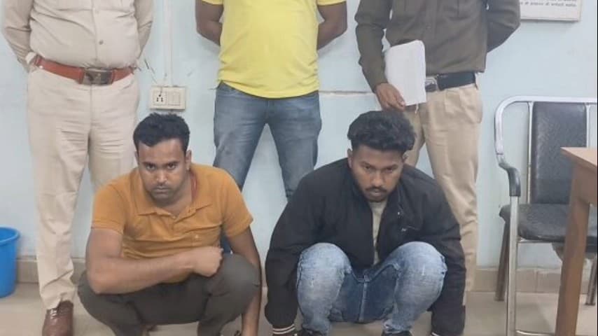 उदयपुर धरमजयगढ़: घरघोड़ा क्षेत्र में ट्रेलर से बैटरी चोरी करने वाले दो आरोपियों को गिरफ्तार, उनके कब्जे से चोरी की बैटरियां बरामद