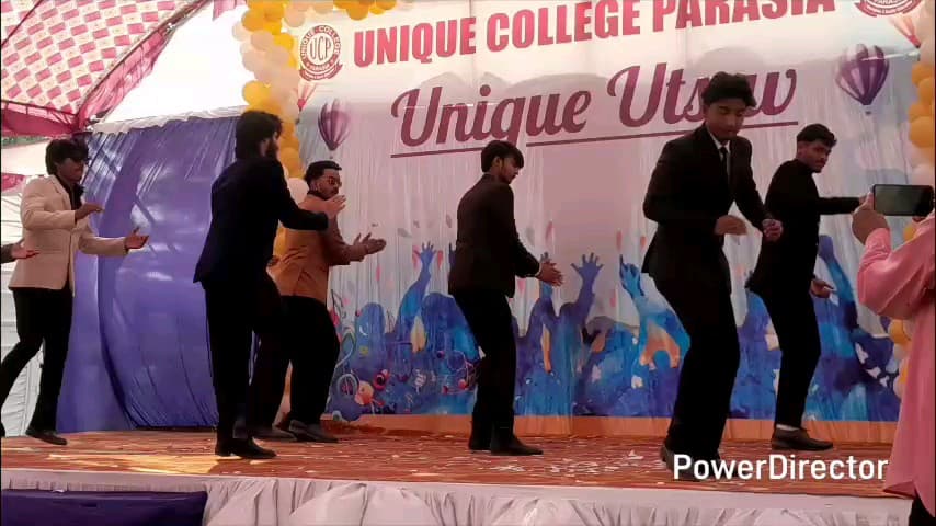 परसिया: यूनिक कॉलेज में विद्यार्थियों ने गैदरिंग में दिखाई प्रतिभा, कॉलेज डायरेक्टर ने कहा- जैसा नेचर होगा, वैसा बनेगा फ्यूचर