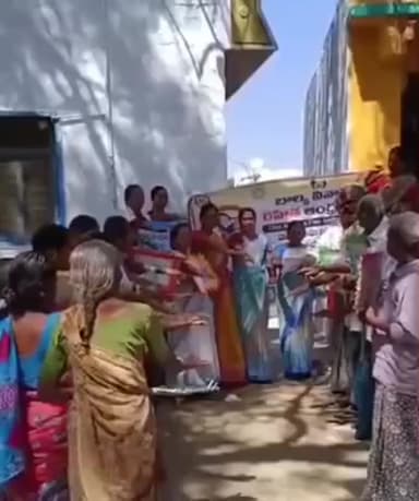 ఉరవకొండ: పుస్తకాలు మోసే వయసులో పుస్తెల భారం వద్దు: తట్రకల్ లో ఐ సీ డీ ఎస్ సూపర్వైజర్ రబియా