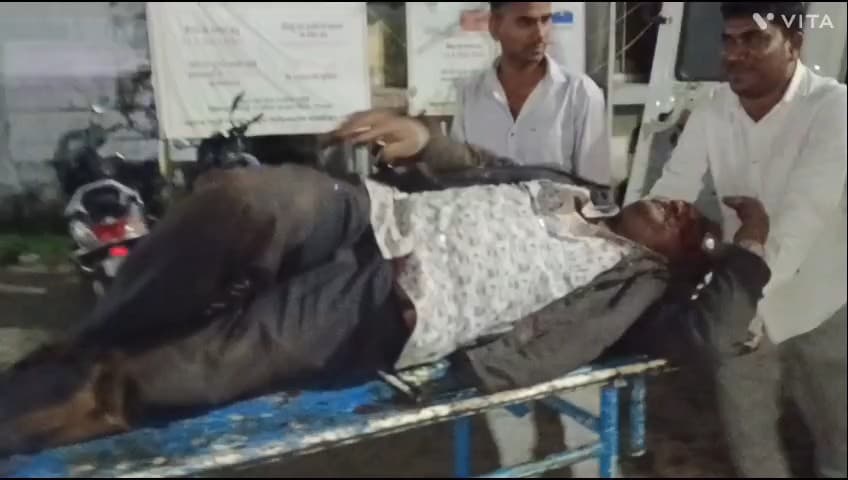 छोटी सरवन: कटुंबी गांव के पास बाइक को अज्ञात वाहन ने मारी टक्कर, व्यक्ति को लगी चोट, एमजी अस्पताल में उपचार जारी