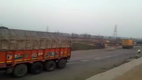 सरैयाहाट: सरैयाहाट/हंसडीहा रेलवे निर्माणाधीन ओवर ब्रिज के पास अज्ञात वाहन की टक्कर से बाइक सवार दो लोग घायल