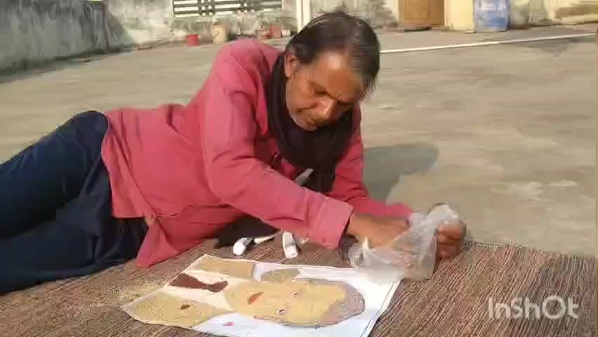 डोलरिया: सुपरली के किसान ने अनाज से फ्रांस के राष्ट्रपति इमैनुएल मैक्रों का चित्र बनाया
