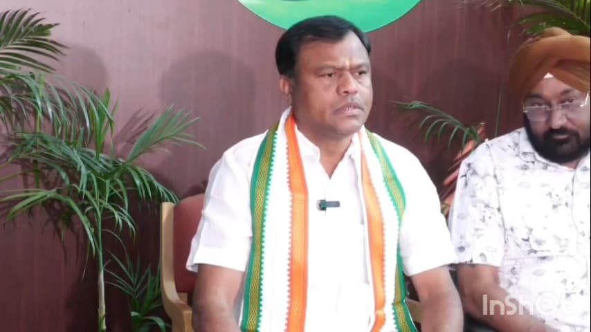 दरभा: पीसीसी चीफ दीपक बैज ने SIR को लेकर चुनाव आयोग पर लगाए पक्षपात के आरोप
