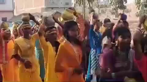 रजौन: मड़नी गांव में बजरंगबली प्राण प्रतिष्ठा पर भव्य कलश शोभा यात्रा, 451 महिलाओं ने लिया भाग