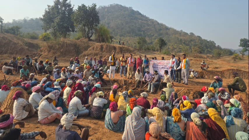 चारामा: ग्राम पंचायत कोदागांव में जीबी राम योजना एवं 125 दिवसीय कार्ययोजना पर लाभार्थियों से किया गया संवाद