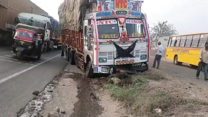 महेश्वर: मराल घाटी में ट्राले के ब्रेक फेल होने से टला बड़ा हादसा