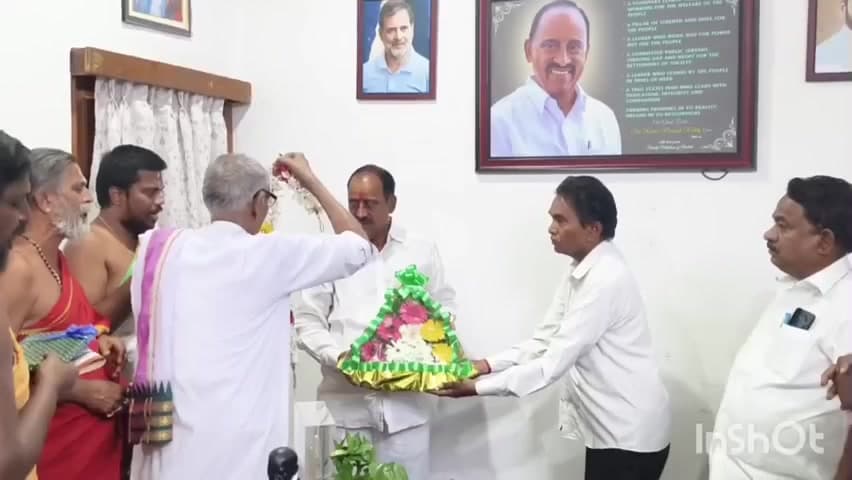 గీసుగొండ: పరకాల ఎమ్మెల్యే నివాసంలో లక్ష్మీనరసింహస్వామి బ్రహ్మోత్సవాల జాతర పోస్టర్ను విడుదల చేసిన ఎమ్మెల్యే