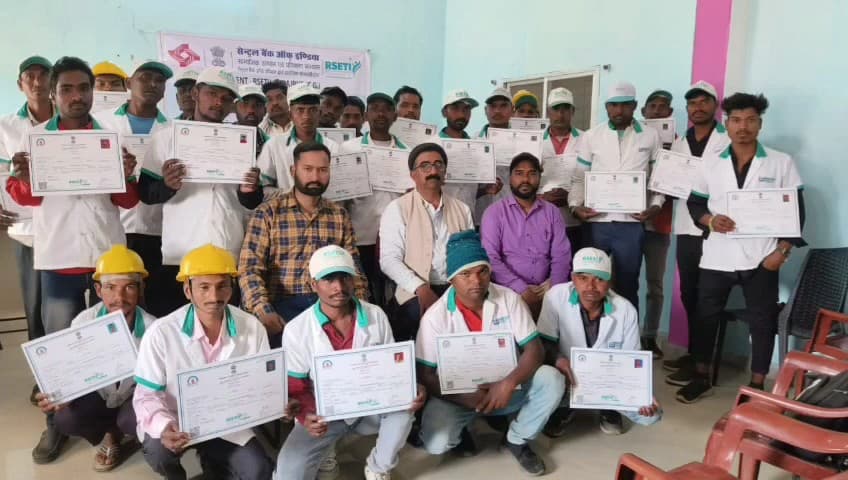 बिहारपुर: आरसेटी में राजमिस्त्री प्रशिक्षण पूर्ण करने वाले प्रशिक्षुओं को मिले प्रमाण पत्र