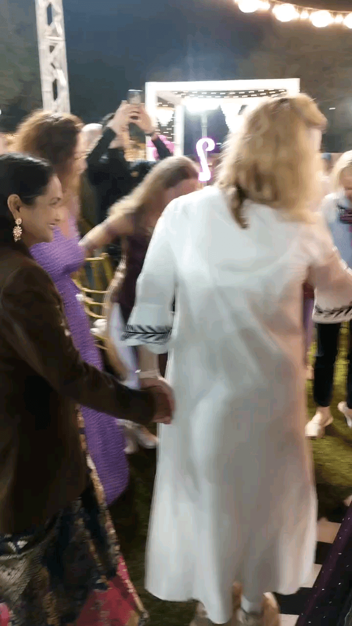 बिहार राजगीर के 3 स्टार , होटल तथागत अशोक में ललिता दीदी की सुपुत्री भाजी शीतल की भव्य शादी समारोह में शामिल हुआ और साथ मे विदेशी मेहमानों ने खूब मस्ती किया | |