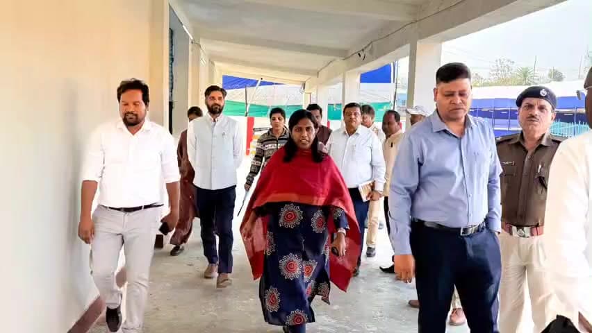 खूंटी: उपायुक्त ने कदमा में बने मतगणना केंद्र का निरीक्षण किया