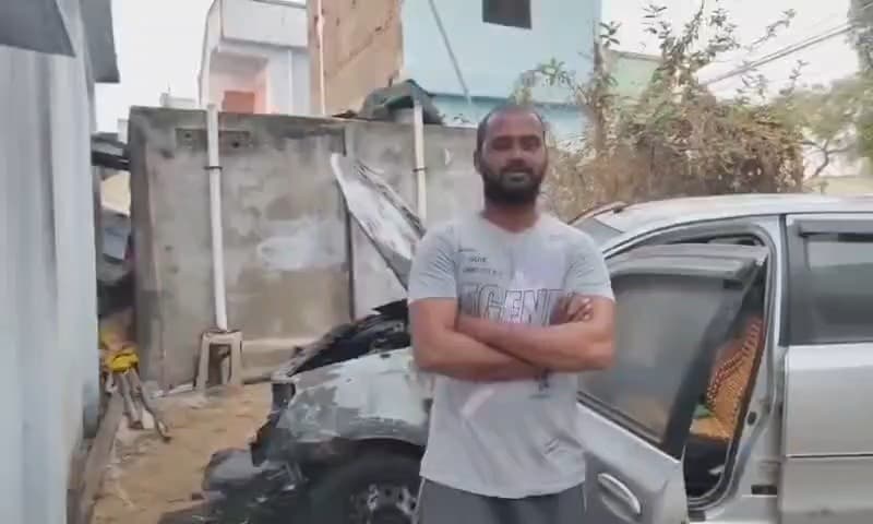 కొవ్వూరు: బుచ్చిలో కారుకు నిప్పు పెట్టిన గుర్తు తెలియని దుండగులు