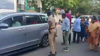 வேளச்சேரி: மேல்நிலைப்பள்ளி அருகே அமைச்சர் அன்பில் மகேஷ் முற்றுகையிட்ட பெற்றோரால் பரபரப்பு