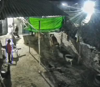 केराकत: चन्दवक थाना क्षेत्र बिरिबारी में बीती रात दबंगों ने पड़ोसियों पर की पत्थरबाजी, वीडियो हो रहा है वायरल