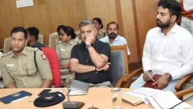 திருப்பூர் தெற்கு: தேர்தல் செலவினம் தொடர்பாக மாவட்ட கலெக்டர் அலுவலகத்தில் ஆலோசனைக் கூட்டம் நடைபெற்ற