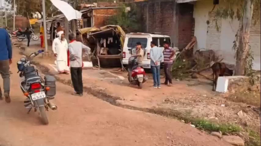 गुनौर: गुनौर कटान रोड पर तेज रफ्तार बोलेरो दुकान में घुसी, महिला गंभीर रूप से घायल