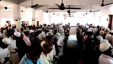झाझा: रमजान माह के पहले जुमे पर झाझा प्रखण्ड क्षेत्र की मस्जिदों में उमड़ी भीड़, अमन-चैन की मांगी गई दुआ