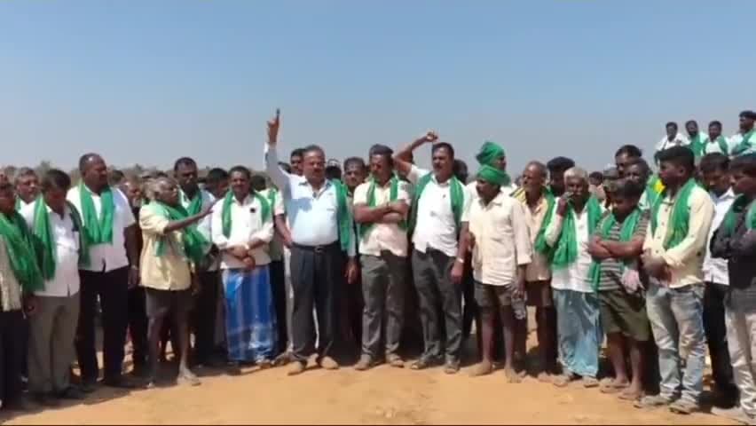 ಕುಣಿಗಲ್: ಕೆರೆಯ ಮಣ್ಣು ತೆಗೆಯಲು ಬಿಡುವುದಿಲ್ಲ ರೈತರಿಂದ ಹೋರಾಟ