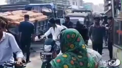 पंचदेवरी: पंचदेवरी प्रखंड के जमुनहा राजेन्द्र मोड़ पर ट्राली का चक्का टूटने से सड़क पर लगा जाम, मैट्रिक परीक्षार्थी भी फंसे