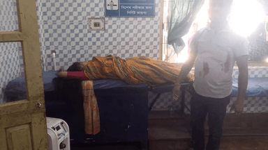 দিনহাটা ১: ভেটাগুড়ী এলাকায় বাসের ধাক্কায় এক মহিলা টোটো যাত্রী গুরুতর আহত অবস্থায় হসপিটালে চিকিৎসাধীন