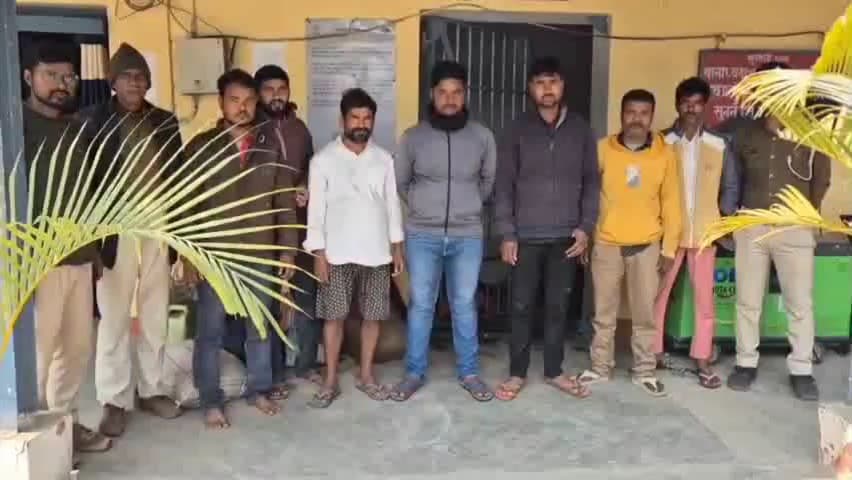 सुगौली: सुगौली पुलिस ने शराब के साथ कारोबारी, पिक्कड़ों और दहेज हत्या के आरोपित को गिरफ्तार कर न्यायिक हिरासत में भेजा