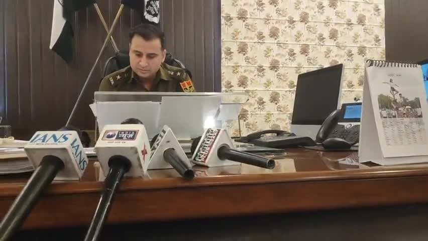 झालरापाटन: झालावाड़ जिले की जावर पुलिस ने खेत से 121 किलो गांजे की खेती करते एक आरोपी को किया गिरफ्तार
