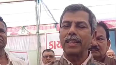 પારડી: શહેરમાં ડીસીઓ હાઇસ્કુલ ખાતે આયોજિત ગાંધી મેળા બાબતે ડોક્ટર કુરેશી સહિતના આગેવાને વિગત આપી
