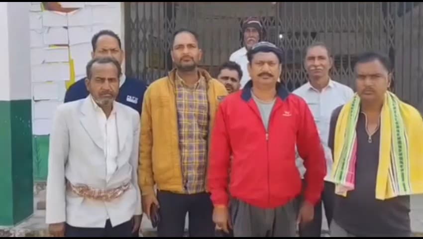 मासलपुर: पंचायत फतहपुर में फर्जी मस्टर रोल चलाने का मामला, ग्रामीणों ने जेसीबी से कार्य करने का लगाया आरोप