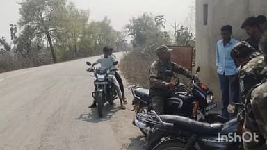 नौडीहा बाज़ार: नौडीहा: थाना चेकपोस्ट पर पुलिस ने चलाया वाहन चेकिंग अभियान, बाइक जब्त की