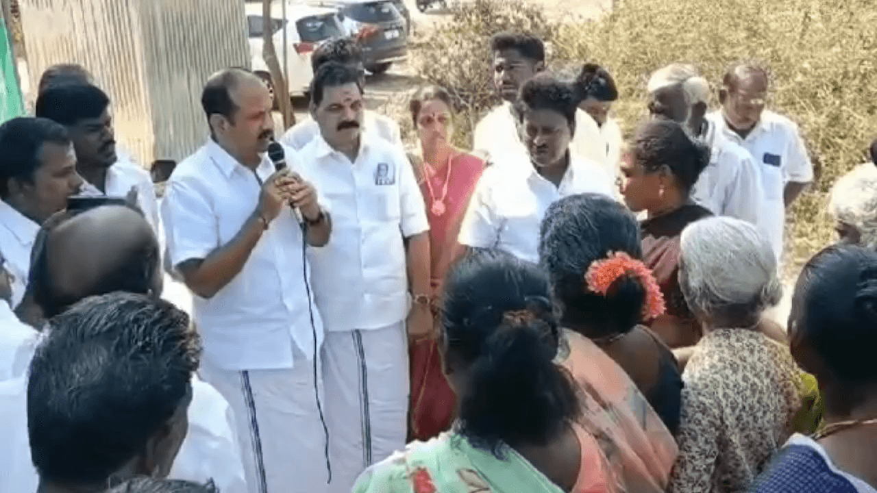 திருவள்ளூர்: கடம்பத்தூரில் அதிமுக ஆட்சிக்கு வந்தால் 100 நாள் வேலை திட்டம் 150 நாளாக உயர்த்தப்படும் முன்னாள் அமைச்சர் பி வி ரமணா பேச்சு