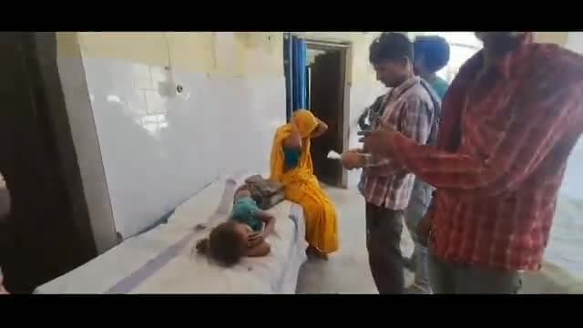 कुमारखंड: टिकुलिया बहादुर चौक के पास अनियंत्रित बाइक चालक ने दो लोगों को टक्कर मारकर किया घायल
