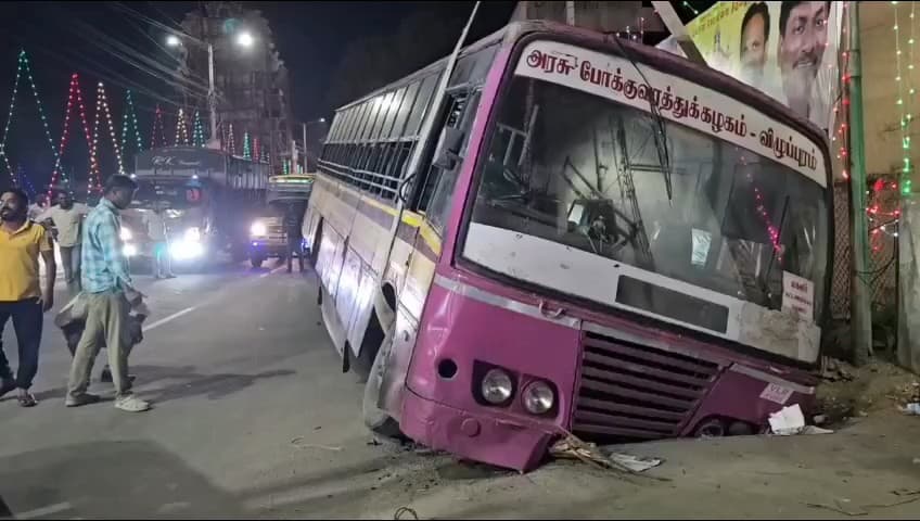 காட்பாடி: விருதம்பட்டு பகுதியில் பிரேக் பிடிக்காததால் அரசு பேருந்து கழிவுநீர் கால்வாயில் சொருகி விபத்து விருதம்பட்டு போலீசார் விசாரணை