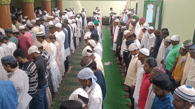 झरिया/जोरापोखर/सिंदरी: अमलापारा: रमजान के पहले जुमे पर मुस्लिम समुदाय ने मस्जिदों में नमाज अदा की, अमन-चैन की दुआ मांगी
