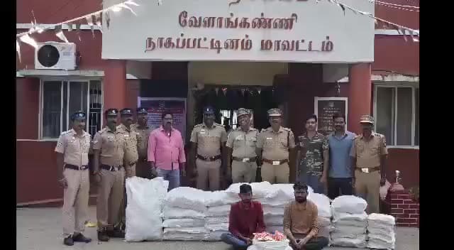கீழ்வேளூர்: வேளாங்கண்ணி ரயில் நிலையம் அருகே காரில் அரசால் தடை செய்யப்பட்ட 400 கிலோ புகையிலை பொருட்களை கடத்தி வந்த ராஜஸ்தான் மாநிலத்தைச் சேர்ந்த இரண்டு பேர் கைது