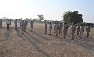 ಯಾದಗಿರಿ: ಎಸ್ಪಿ  ಪೃಥ್ವಿಕ್ ಶಂಕರ್ ಅವರಿಂದ ವಾರದ ಕವಾಯತು 
- ಯಾದಗಿರಿ ಜಿಲ್ಲಾ ಪೊಲೀಸ್ ಪೆರೇಡ್ ಮೈದಾನದಲ್ಲಿ ಕವಾಯತು