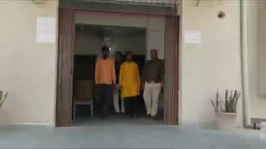 गायघाट: पकड़ी गांव: दहेज उत्पीड़न मामले में पिता-पुत्र गिरफ्तार, हाजीपुर न्यायालय से जारी था वारंट