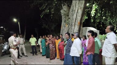 పలమనేరు: ఎస్పి తుషారు డ్యూడి ఆదేశాల మేరకు  పల్లె నిద్ర కార్యక్రమాం చేపట్టిన చిత్తూరు జిల్లా పోలీసులు