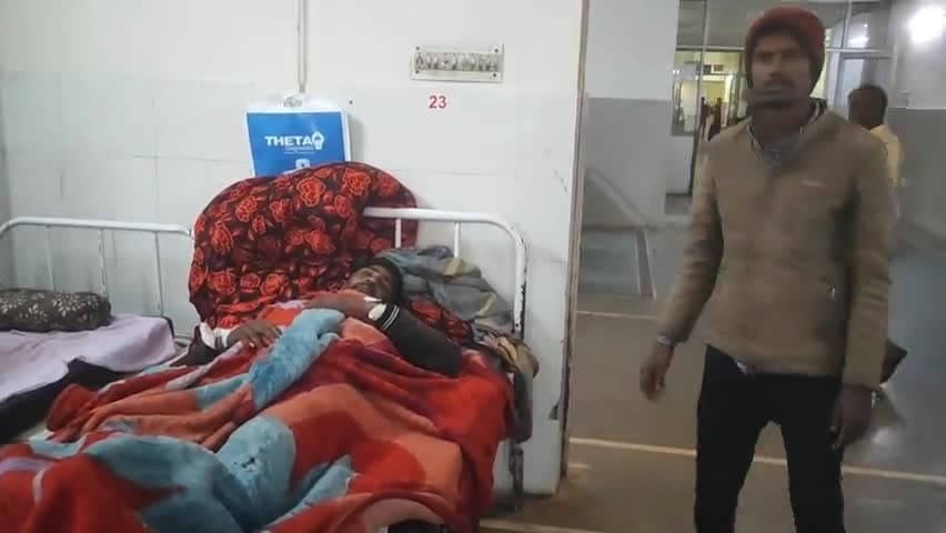 झालरापाटन: झालावाड़ के सीमावर्ती आगर रोड पर अज्ञात कार की टक्कर में बाइक सवार दंपत्ति घायल, एक बच्चे की हुई मौत, भर्ती किया गया