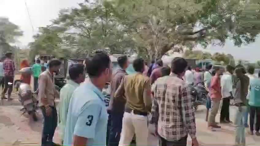 *गुढ़ ब्रेकिंग*

*गुढ़ नेशनल हाईवे 39 में हुआ स्कॉर्पियो और ऑटो में जोरदार भिड़ंत 1 व्यक्ति की मौत, मृतक युवक सब्जी लेकर
