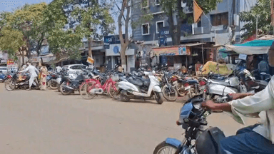 15 वर्षों से स्टेट बैंक के सामने अव्यवस्था कायम, अतिक्रमण और बेतरतीब पार्किंग से हादसे का खतरा*प्रशासन बना बौना*